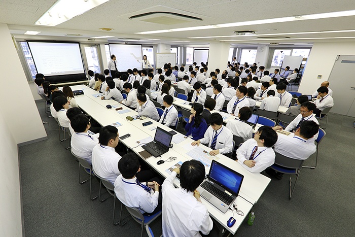 システムサーバー様の全体会議の様子（写真）